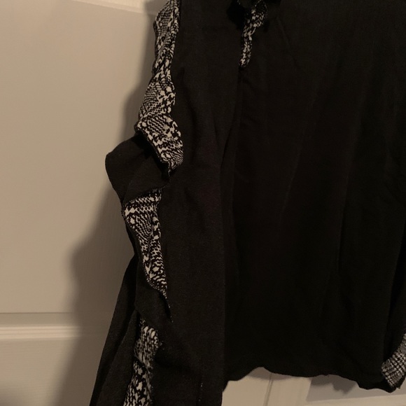 ⚡️3 for 30⚡️ Zara Knit Top with Ruffled Sleeve - Picture 2 of 2